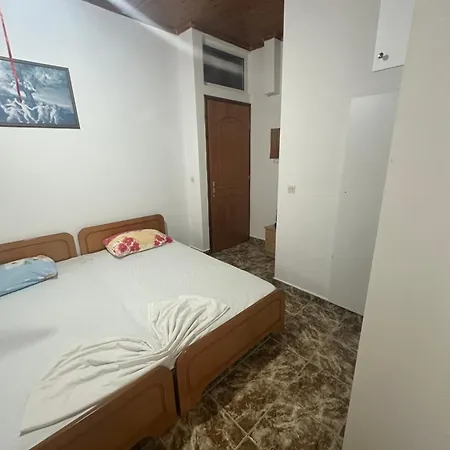 Jimmy Center Sarandë